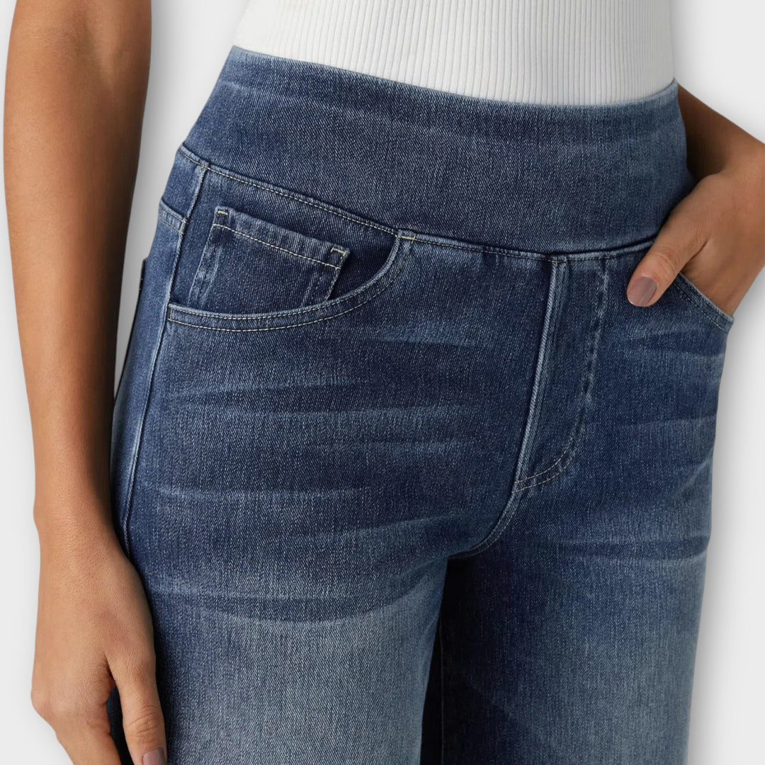 High-Rise Wide-Leg Comfort Jeans
